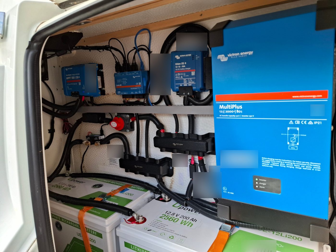 Instal·lació Victron en una caravana: regulador solar, Cerbo GX, inversor MultiPlus i bateries de liti